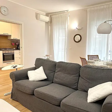 Apartment Charm & Style - Large -