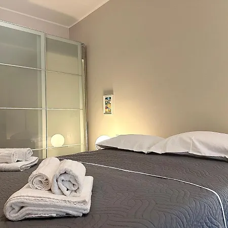 Apartment Charm & Style - Large - *