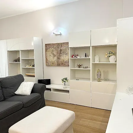 Apartment Charm & Style - Large -