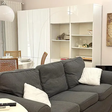 Apartment Charm & Style - Large - *